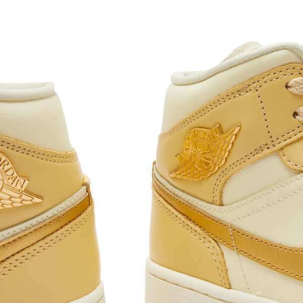 ジョーダン レディース スニーカー シューズ Air Jordan 1 Mid SE Pale Vanilla & Metallic Gold