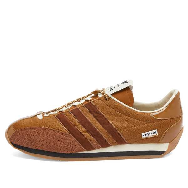 アディダス レディース スニーカー シューズ Adidas x SFTM Country OG Sneaker Bronze Strata, Wild Brown & Cream Whiteの通販は