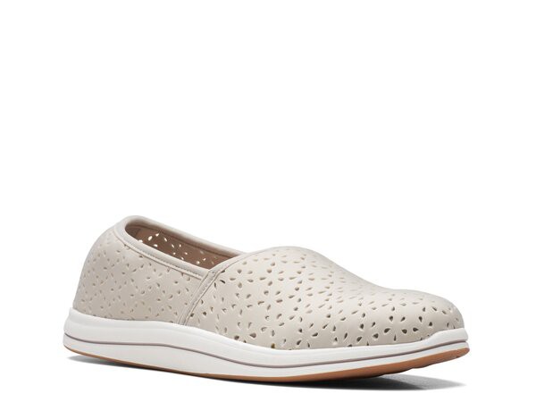 クラークス レディース スリッポン・ローファー シューズ Cloudsteppers Breeze Emily Slip-On Taupe｜au  PAY マーケット