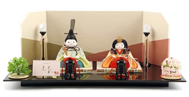 雛人形 幸一光 コンパクト ひな人形 雛 木目込人形飾り 平飾り 親王飾り もも 目入頭 正絹 黒艶塗台 【2025年度新作】 h073-koi-4050の通販は 117,390円