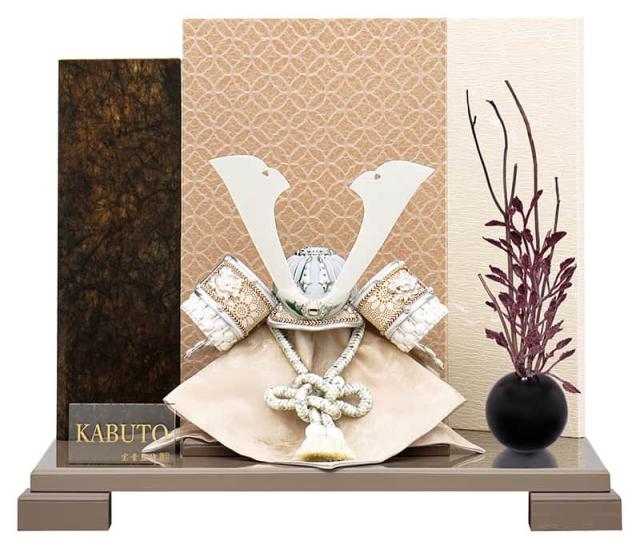 五月人形 コンパクト 兜平飾り 兜飾り 宝童監修 白銀中鍬兜 正絹縅 7号 手漉き和紙 【2025年度新作】 h075-mm-hr2523-7の通販は