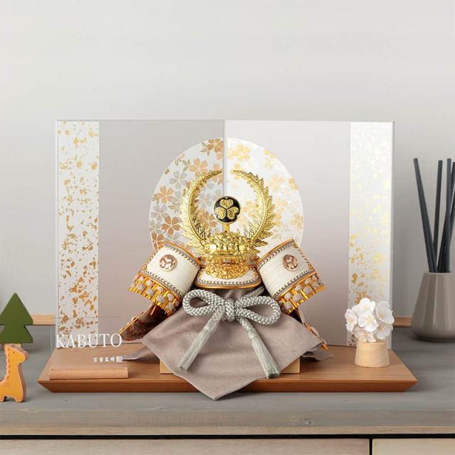 伊達政宗「新・出世兜」 瑞鳥作 ミニ兜飾り : 瑞鳥作 「新・出世兜」 徳川家康 ミニ兜飾り : おもちゃ