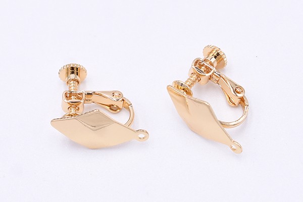 デザインイヤリング ネジバネ式 菱形カット 1カン 9×17mm【2ヶ】の通販はau PAY マーケット Beads  Parts