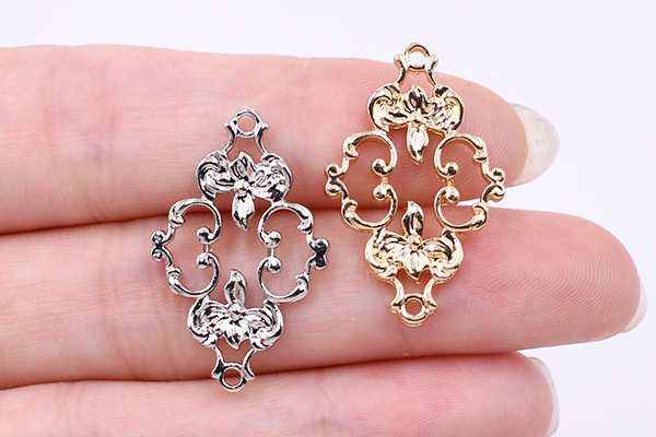 チャームパーツ 透かし模様 2カン付き 17×28mm【10ヶ】の通販はau PAY マーケット Beads  Parts au PAY  マーケット－通販サイト