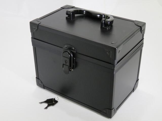 送料無料 ミニコスメボックス 2977 01 鍵付き コスメバック メイクバック メイクボックス 化粧品 宝石 小物入れ 道具 美容 ブラック の通販はau Pay マーケット リラの女王様 Au Pay マーケット店