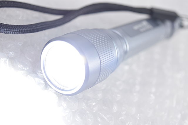 中古】ジェントス/GENTOS LED 懐中電灯 200ルーメン 閃 SG-400の通販は 