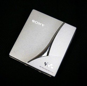 【中古品】SONY　ソニー　 MZ-E720（S）　シルバー　ポータブルミニディスクプレーヤ (中古品)