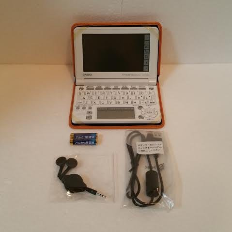 「ほぼ新品」CASIO Ex-word 電子辞書 XD-SF6150 ホワイト 10ヶ国語のネイティブ発音 100(中古品)