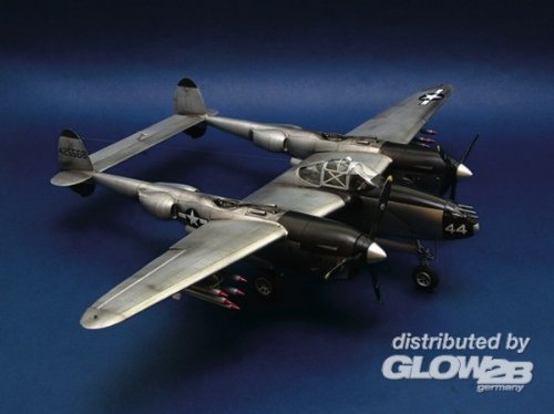 「非常に良い」トランペッター 1/32 ロッキード P-38L-5-LO ライトニング プラモデル(中古品)