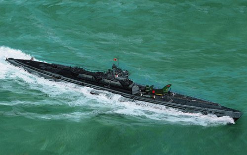 「ほぼ新品」青島文化教材社 1/700 艦船 フルハルモデル 伊 401号潜水艦(中古品)