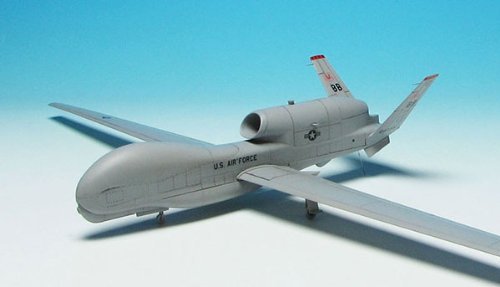 「非常に良い」プラッツ 1/72 無人偵察機RQ-4B グローバルホーク プラモデル AC-4(中古品)
