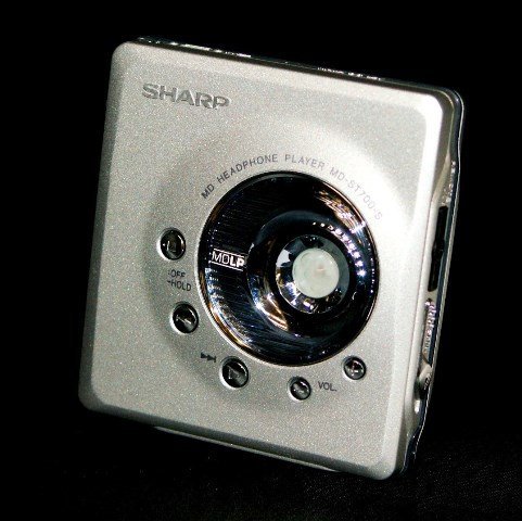 SHARP シャープ MD-ST700-S シルバー ポータブルミニディスクプレーヤー MD(中古品)