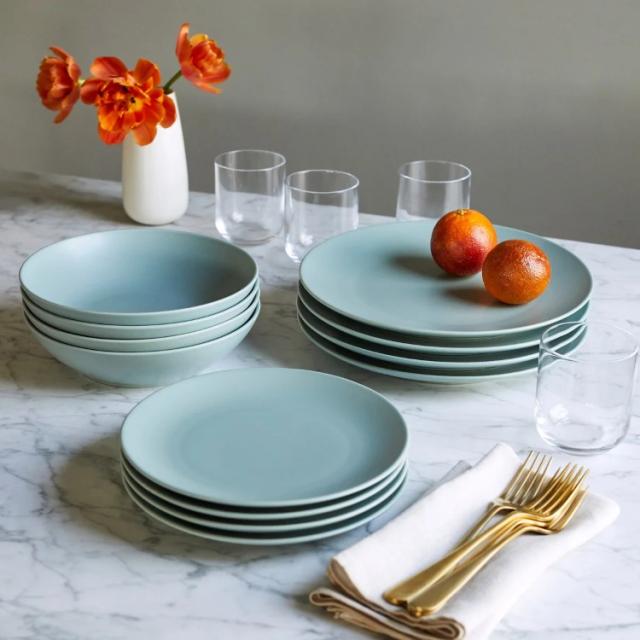 【お取り寄せ商品】【アメリカコストコ品】イヤー＆デイ 12ピースディナーウェアセット Year & Day 12-piece Dinnerware Set