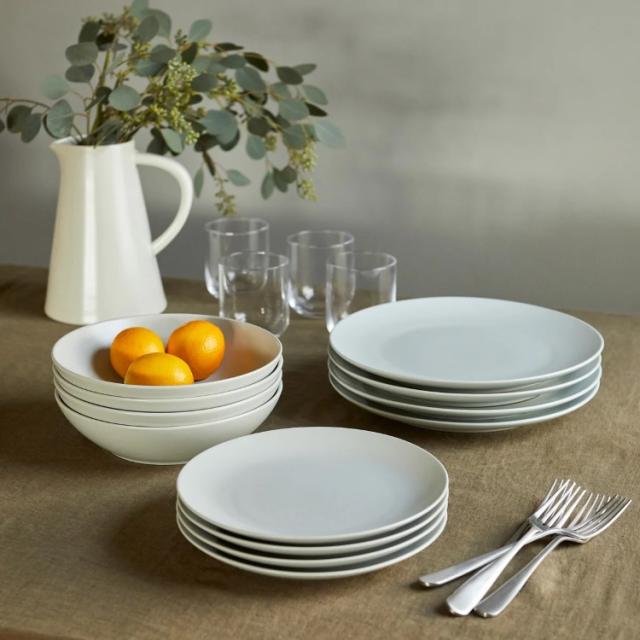 【お取り寄せ商品】【アメリカコストコ品】イヤー＆デイ 12ピースディナーウェアセット Year & Day 12-piece Dinnerware Set