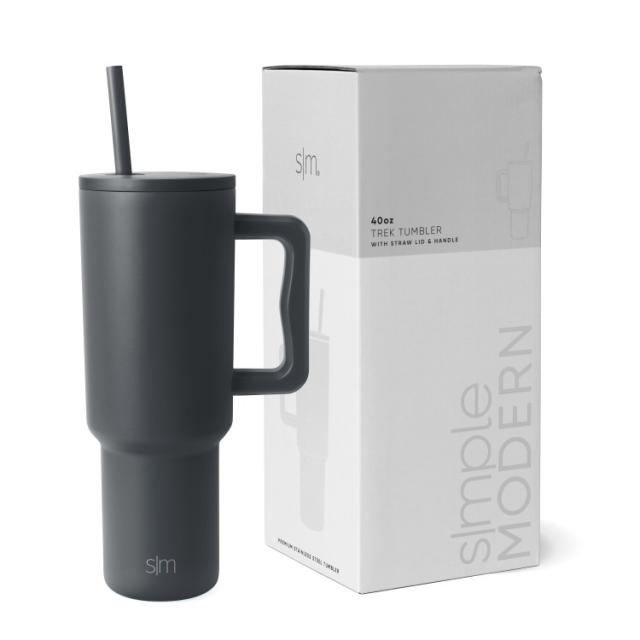 お取り寄せ シンプルモダン 断熱ステンレススチール トレックタンブラー ストローリッド付き 約1183mL グラファイト Simple Modern 40 fl oz Stainless Steel Trek Tumbler with Straw Lid | Graphite