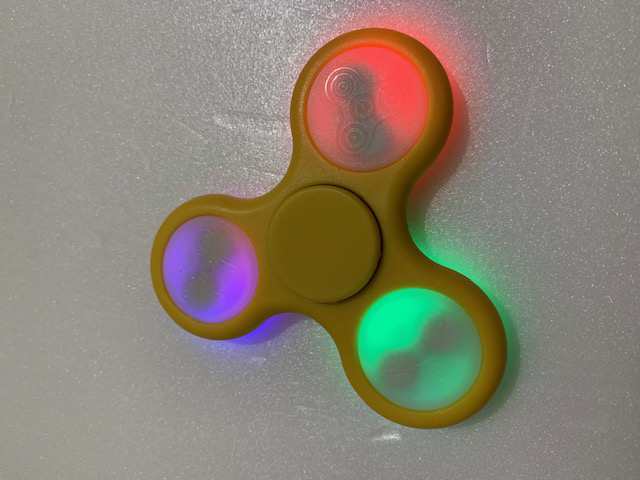 ハンドスピナー Hand Spinner ハンド フィジェット ストレス 解消 スピン 高速回転 おもちゃ 三角 ストレス解消 人気の指遊び 家遊びの通販はau Pay マーケット ナイン雑貨ストア