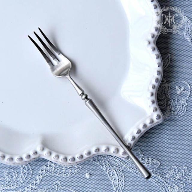 クリックポスト便可 メール便可 Hmケーキフォーク ２色 洋食器 おしゃれ おもてなし カトラリー 洋食器 細身 繊細 の通販はau Pay マーケット Queen Ann クイーンアン