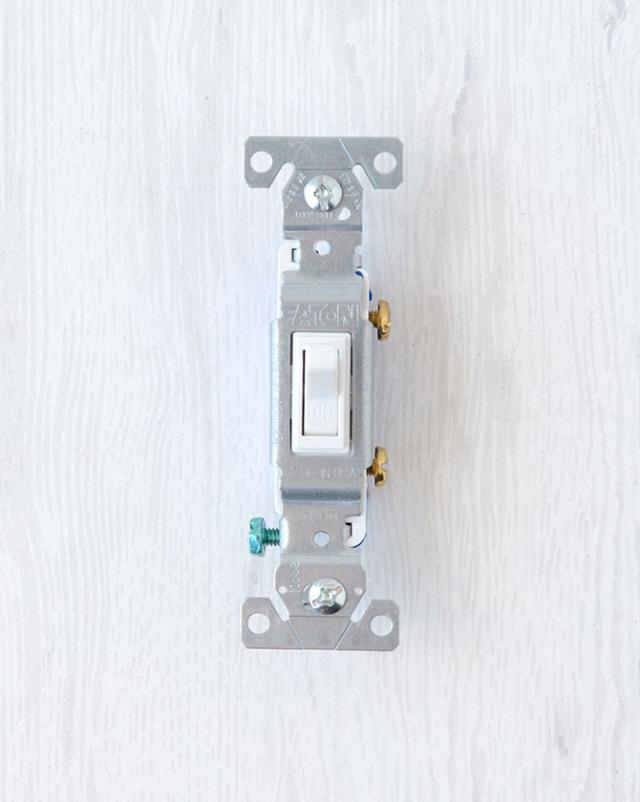 ｐｓｅ取得済み 照明スイッチ 白１路 片切りスイッチ アメリカンスイッチ Cooper社 Eaton社 新築 リフォーム おしゃれ の通販はau Pay マーケット Queen Ann クイーンアン