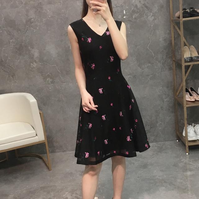 春夏 ワンピース ドレスワンピース パーティードレス 花柄 ノースリーブ Vネック 刺繍 小花柄 ブラック デート 食事会 レディース 大きいの通販はau Pay マーケット 開運ファッション 168zipangu Store Au Pay マーケット店