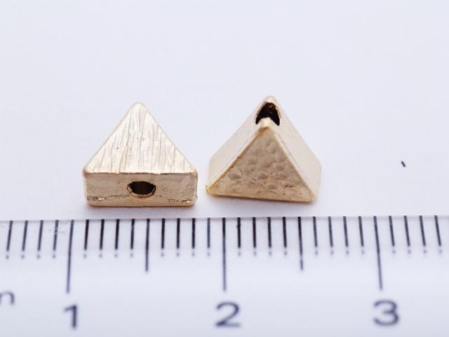 チャーム 三角 鎚目 通し穴付 マットゴールド 8mm 2個 2ヶ シンプル 