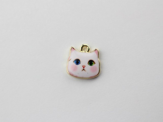 ミニチャーム ピンクチークねこ 約15x11mm ホワイト 1個 猫 ネコ 白猫 カン付き レジン イラスト ハンドメイド アクセサリーパーツの通販はau Pay マーケット アクセサリーパーツの店 紗や工房