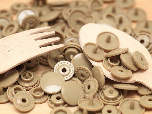 プラスチックスナップボタン T 5 ３０組 １２ｍｍ ブラウン ハンドプライヤー 手芸材料 プラスチック製 ボタン かわいい パーツの通販はau Pay マーケット アクセサリーパーツの店 紗や工房