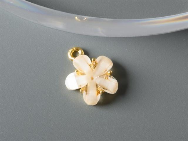 チャーム アクリルフラワー ラメホワイト カン付 ゴールド 15.5mm 1個 