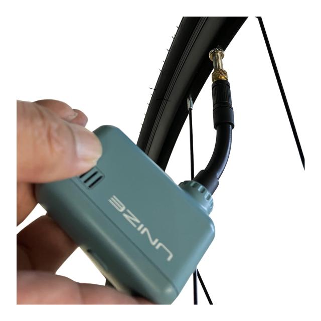 店頭受取限定 自転車 空気入れ アサヒ AUTO PUMP poket 電動空気入れ ブラック [20169]