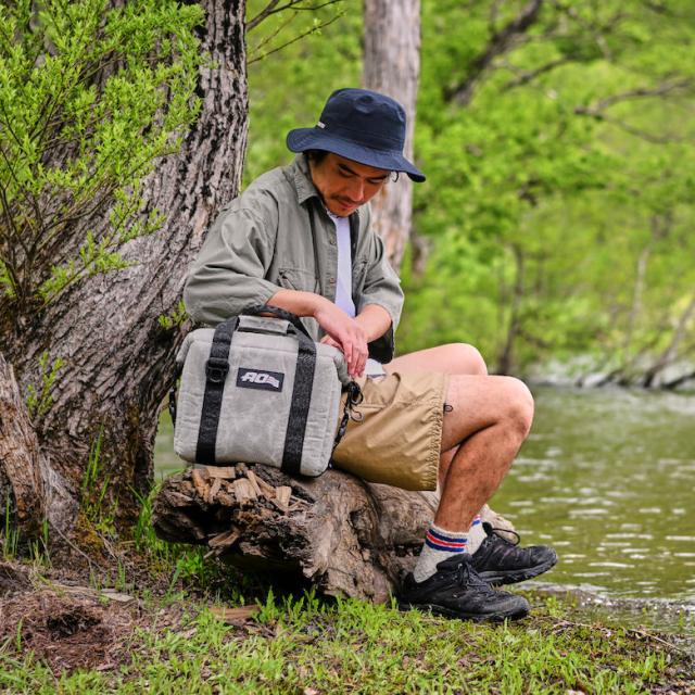 【圧倒的な保冷力 気温35度でも氷なら27時間維持!!】 ソフトクーラーボックス AOクーラーズ 9パック ワックスドキャンバス 8.5L キャメル AOW9CA 日本正規品 保冷バッグ 頑丈 カジュアル 無骨 コンパクト 軽量 持ち運び 便利 海水浴 釣り ゴルフ アウトドア レジャー BBQ