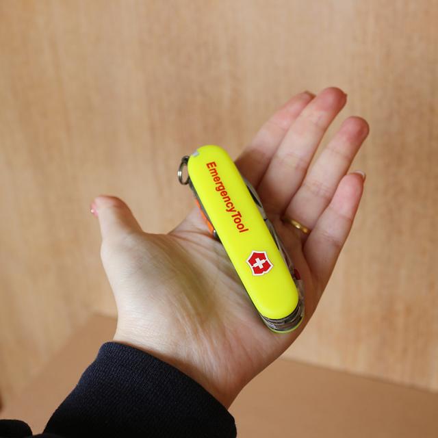 VICTORINOX(ビクトリノックス) エマージェンシーツール ハントマン 1.7915.808-X1 蓄光ハンドル仕様 多機能 ナイフ 防災グッズ スイス製マルチツール 小型 コンパクト十徳ナイフ 万能ナイフ 登山 ハイキング キャンプ 【国内正規品】