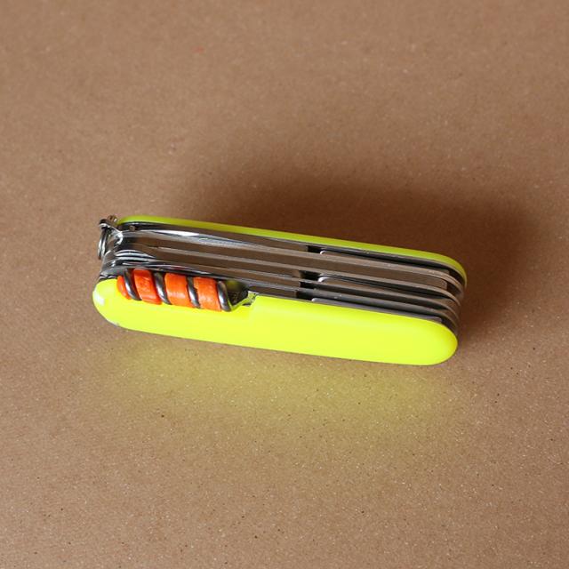 VICTORINOX(ビクトリノックス) エマージェンシーツール ハントマン 1.7915.808-X1 蓄光ハンドル仕様 多機能 ナイフ 防災グッズ スイス製マルチツール 小型 コンパクト十徳ナイフ 万能ナイフ 登山 ハイキング キャンプ 【国内正規品】