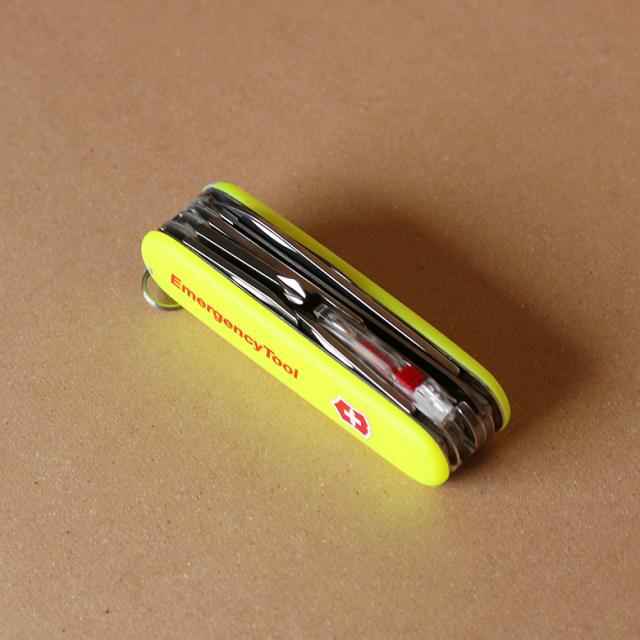 VICTORINOX(ビクトリノックス) エマージェンシーツール ハントマン 1.7915.808-X1 蓄光ハンドル仕様 多機能 ナイフ 防災グッズ スイス製マルチツール 小型 コンパクト十徳ナイフ 万能ナイフ 登山 ハイキング キャンプ 【国内正規品】