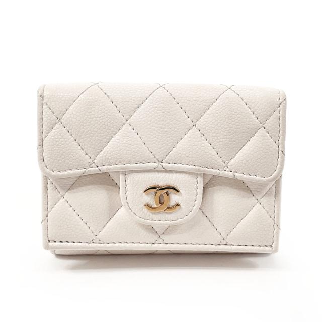 CHANEL シャネル 三つ折り財布 AP0230 クラシック スモール フラップ マトラッセ マットキャビアスキン ホワイト レディース 中古の通販は