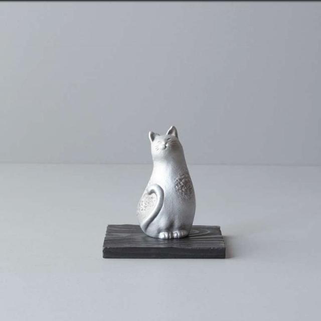 博鳳堂 お香立て 猫 茶色 黒 銀色 300 鉄 10 6 4 5ｃｍ 線香立て 棒香立て ショート型のお線香立ての通販はau Pay マーケット ココショク 日本の手仕事 Au Pay マーケット店