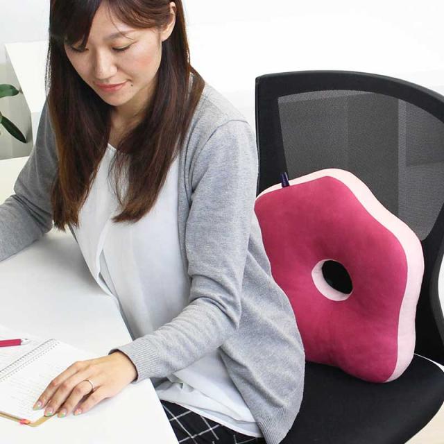 リラクシア デイジー オフィス 骨盤クッション 腰痛 クッション 姿勢 骨盤ダイエット 骨盤矯正 デスクワーク 花型 背あて おしゃれ かの通販はau Pay マーケット 私のライフスタイル カジタノ