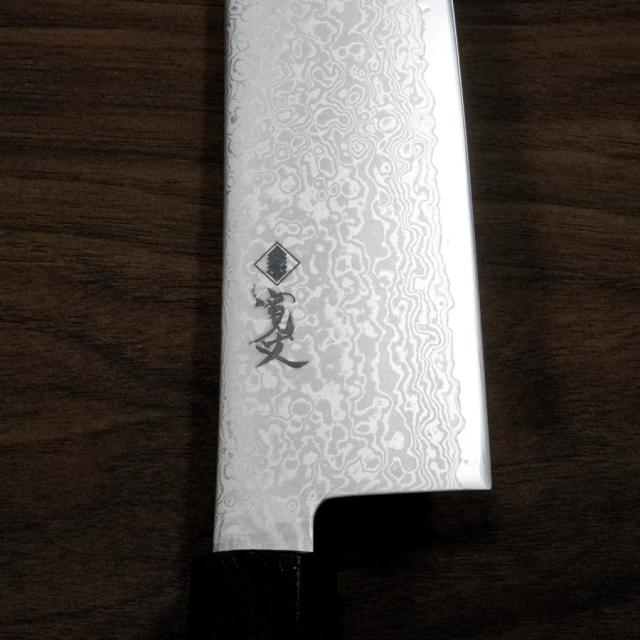 V金10号 漆柄 日本製 刃物の都関市の包丁 牛刀 210mm 寛丈 本刃付 63層ダマスカス シェフナイフ 包丁の通販はau Pay マーケット 一心刃物