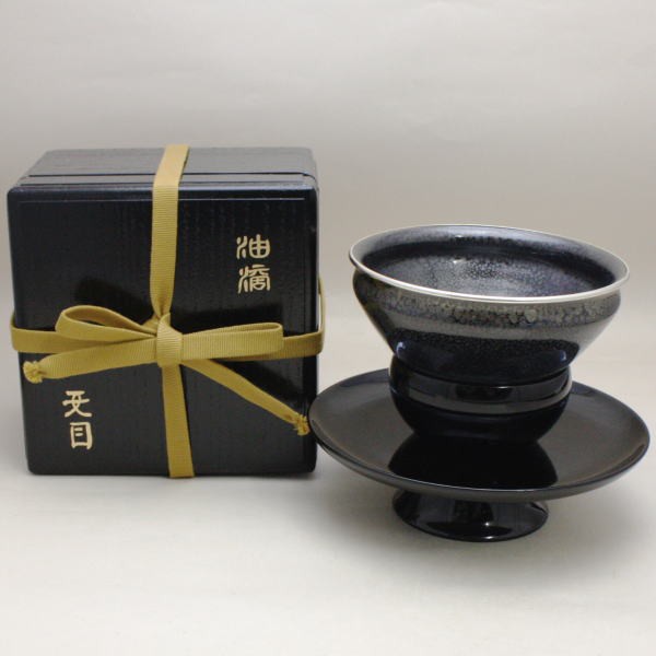 茶器/茶道具 利休忌】 利休形 天目台 真塗呂色 中村宗悦作＆天目茶碗 （新）油滴天目 中村与平作 の通販はau PAY マーケット  合資会社今屋静香園 au PAY マーケット－通販サイト