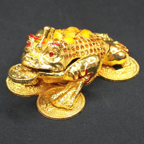 風水 カエルの置物 蛙置物 金色の置物 金運 金運アップグッズ 金運グッズ 風水グッズ 風水インテリア ラインストーン 開運グッズ 開運 運気アップ 2025 (風水三脚蛙ラインストーンYタイプ)の通販は 7,367円
