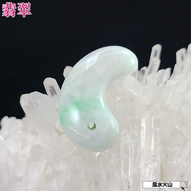 翡翠 勾玉 天然石 ヒスイ パワーストーン 緑色の石 お守り まが玉 まがたま 曲玉 マガタマ 風水 風水グッズ 開運グッズ 2026 (翡翠勾玉Gタイプ 現物販売) 送料無料