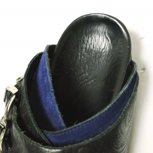 TOGA PULLA トーガ プルラ Metal Buckle Emboss Sandal メタルバックル 