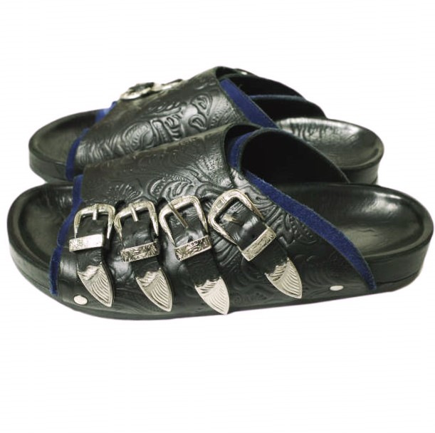 TOGA PULLA トーガ プルラ Metal Buckle Emboss Sandal メタル
