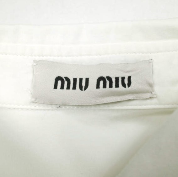 MIU MIU ミュウミュウ ロゴパッチ ボタンダウンシャツ 2024年モデル 