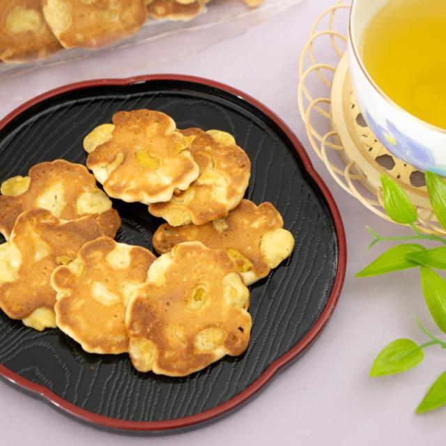 そら豆煎餅 110g 12袋セット そら豆 煎餅 せんべい フライビンズ たまご風味 お年寄 子供 佐賀 国産小麦粉 スイーツ 和菓子 お菓子 おやつ ご当地 お土産 帰省土産 ギフト プレゼント 贈り物 セット 大容量 産地直送 2月号の通販は