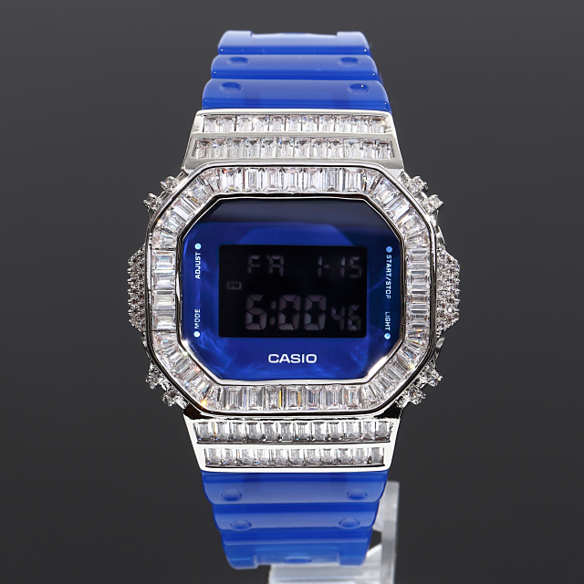 最適な価格 G-SHOCK バゲットCZカスタム DW5600 ホワイト CZダイヤ - 腕時計(デジタル)