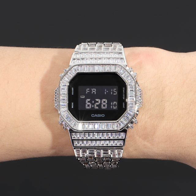 最適な価格 G-SHOCK バゲットCZカスタム DW5600 ホワイト CZダイヤ - 腕時計(デジタル)