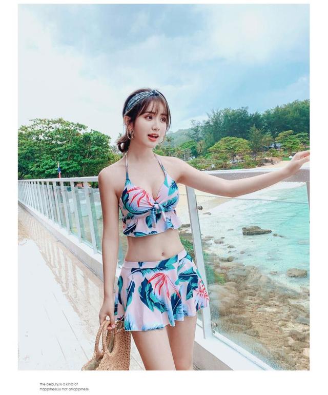 水着 体型カバー 花柄 ワンピースラッシュガード付き フリルビキニ スリーピースの通販はau Pay マーケット ショップワラー