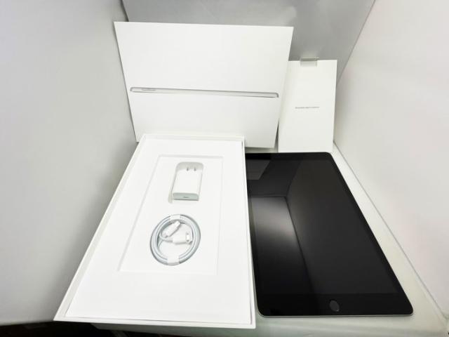 新品同様 完品 iPad（第9世代） Wi-Fi+Cellular 本体 SIMフリー 64GB 