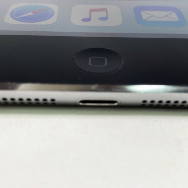 iPad Air(第1世代) Wi-Fi+Cellular 本体 16GB 9.7インチ au iPad Air(第1世代) Wi-Fi+Cellular 本体 16GB 9.7インチ au
