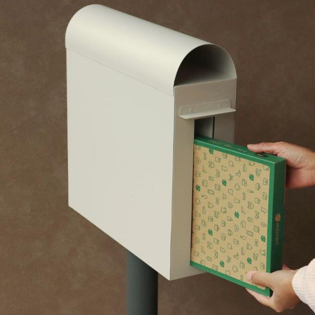スタンドポスト 置き型ポスト spano スパーノ 郵便ポスト 郵便受け スリム 縦型 家庭用 ダイヤルロック ダイヤル錠 簡単設置 一戸建て用 戸建 新築 新居 屋外 玄関 庭 MOJYU モジュ おしゃれ 北欧 スタイリッシュ ブラック 黒 グレージュ_9