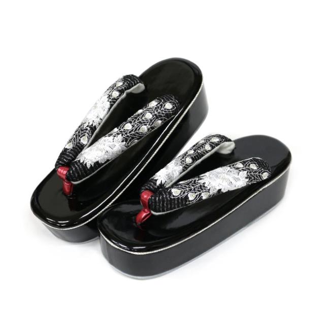 振袖用草履 孔雀刺繍 桂由美 YUMIKATURA 振袖 帯揚 成人式 ママ振袖 黒 白の通販は 振袖用草履 孔雀刺繍 桂由美 YUMIKATURA 振袖 帯揚 成人式 ママ振袖 黒 白の通販は